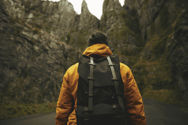 Navegando com Segurança: Dicas de Orientação para Trekking no Deserto, na Montanha e na Floresta